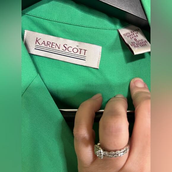 Vintage 70s Karen Scott Blouse with Shoulder Pads. - Picture 2 of 3